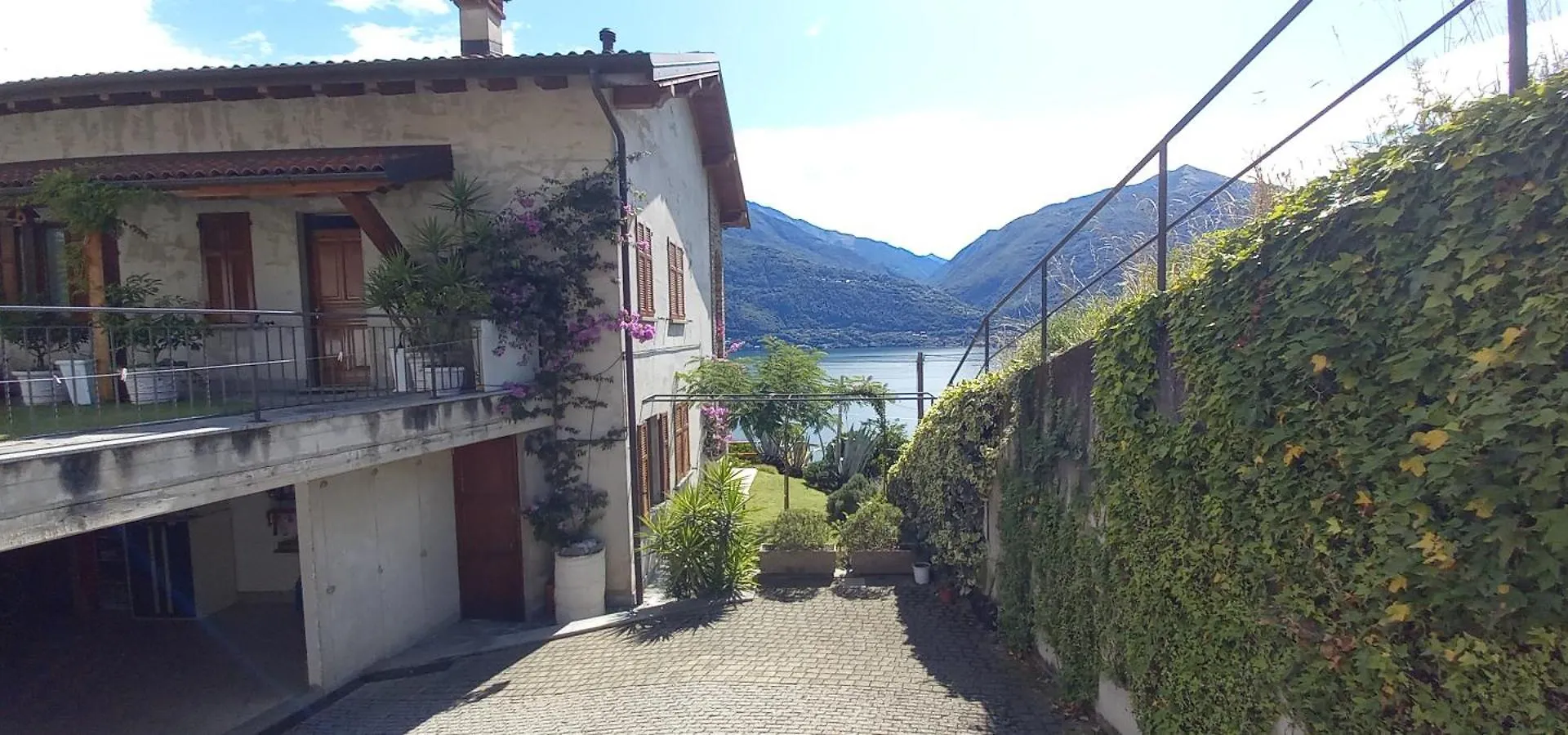 Villa Emma Cremia 0*,